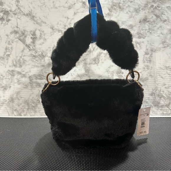 Faux fur handbag - Picture 2 of 7